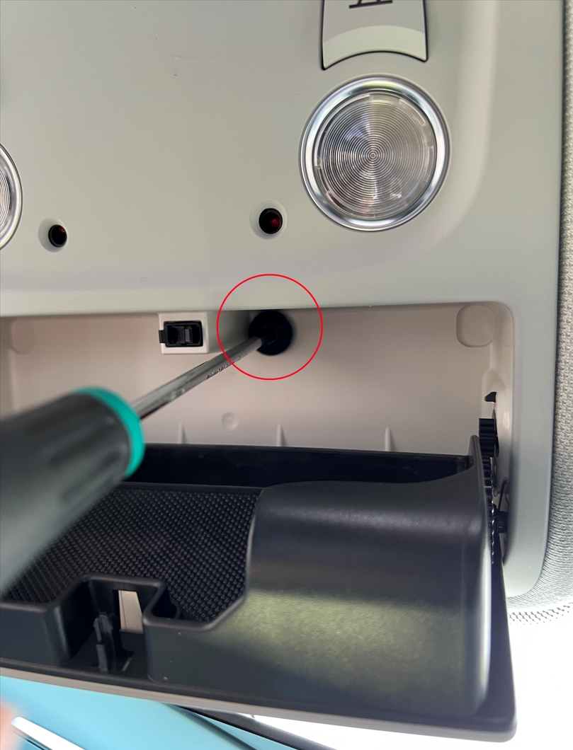 アウディA4アバント リアドライブレコーダー取り付け方法