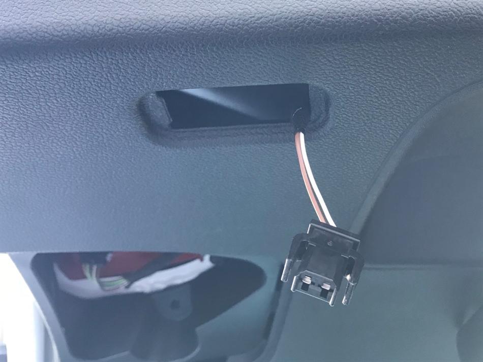 アウディA4アバント リアドライブレコーダー取り付け方法