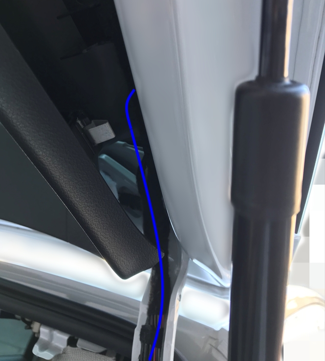 アウディA4アバント リアドライブレコーダー取り付け方法