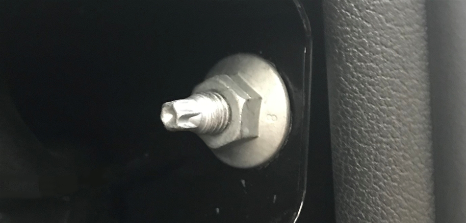 アウディA4アバント 意外なアース(GND)の取り方!