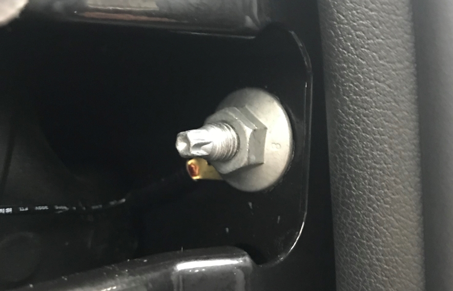 アウディA4アバント 意外なアース(GND)の取り方!